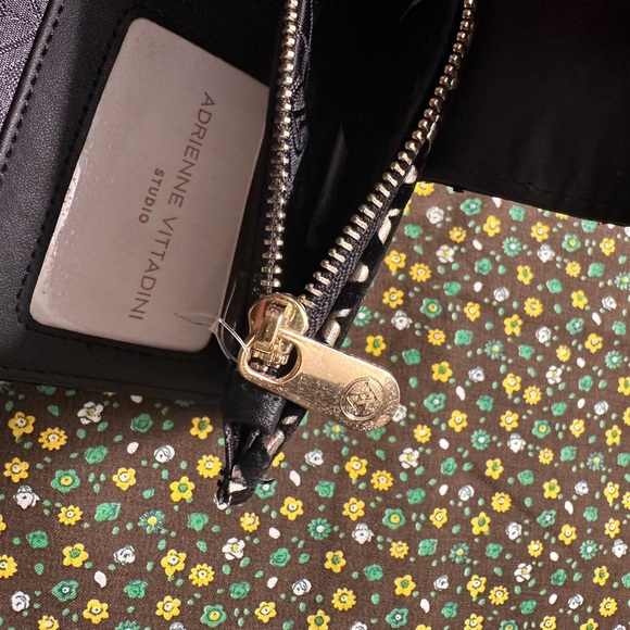 Adrienne Vittadini, NWT Wallet, Mettalic - Picture 13 of 15